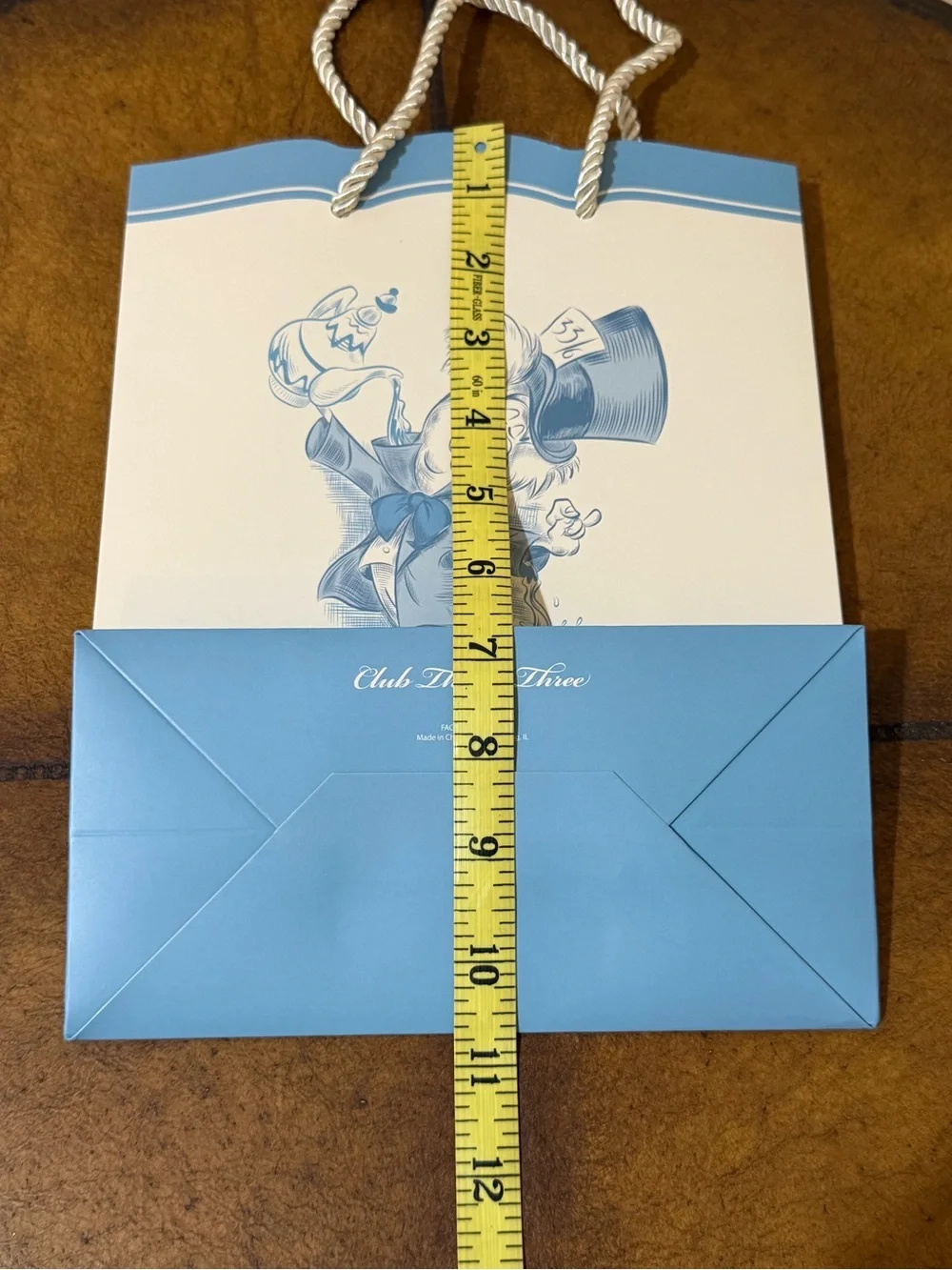 New Disneyland Club 33 Alice In Wonderland Medium Size Gift Bag & Paper Set